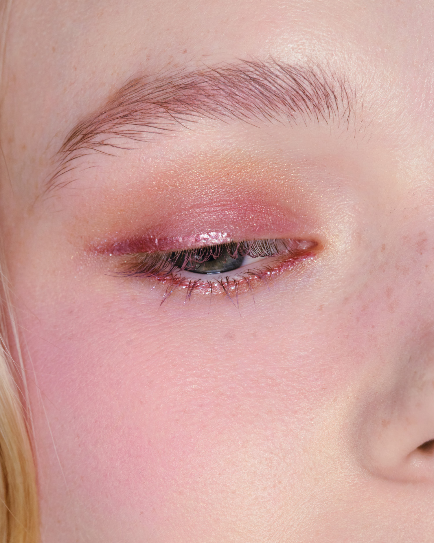 エクスプレッシヴ アイズ のビジュアル